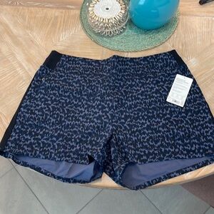 NWT ATHLETA BROOKLYN PRINTED SHORT. LADIES 18